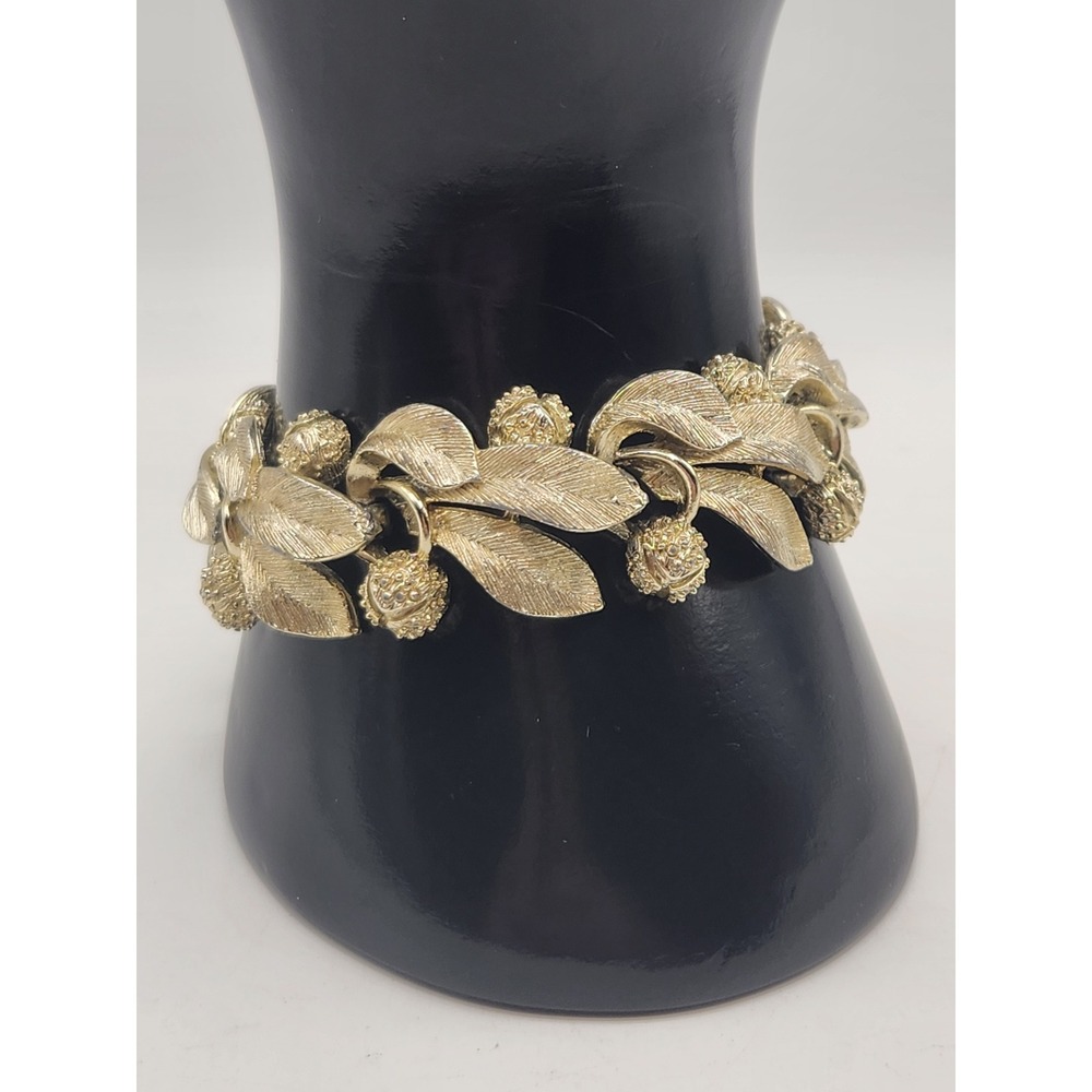 Lisner Vintage Gold Tone Leaf and Berry Link Bracelet Mid Century Botanical 7.25 - Picture 2 of 6